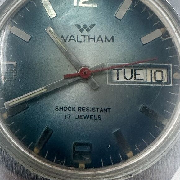 Vintage WALTHAM Men\'s Automatic Watch FHF 909 Day/Date Swiss Made 1970s main image 10